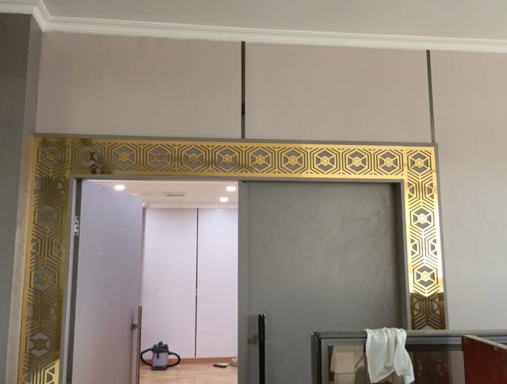 Harga pembuatan ornamen pintu motif cutting