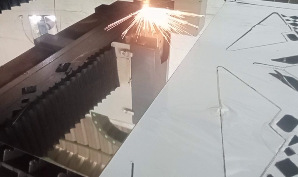 Harga jasa laser cutting plat stainless (potong laser stainless)