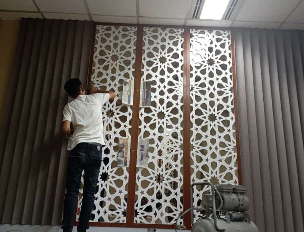 Harga Partisi Kayu MDF HMR Backwall Motif Krawangan